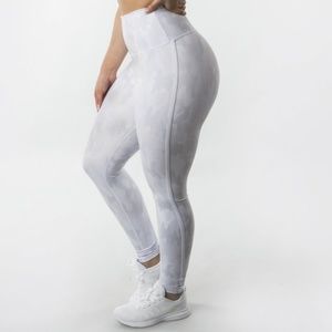 Buffbunny White Snow Camo Leggings - NWT Small